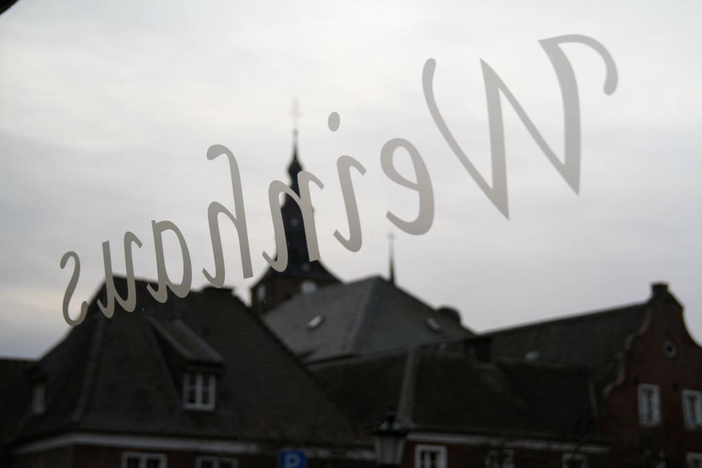 Gast-Und Weinhaus Zwiebelturm Kerken Esterno foto