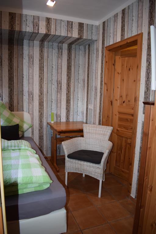 Gast-Und Weinhaus Zwiebelturm Kerken Esterno foto